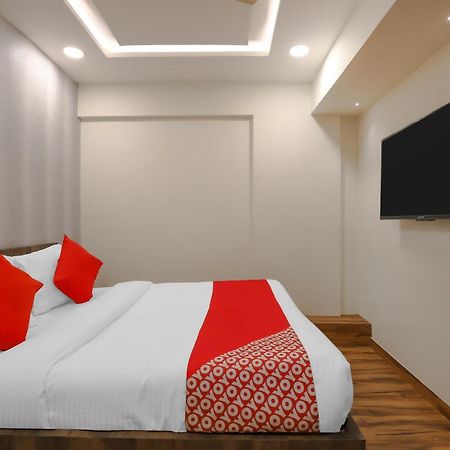 Oyo Hotel Shree Niwas Ahmedabad Exteriör bild
