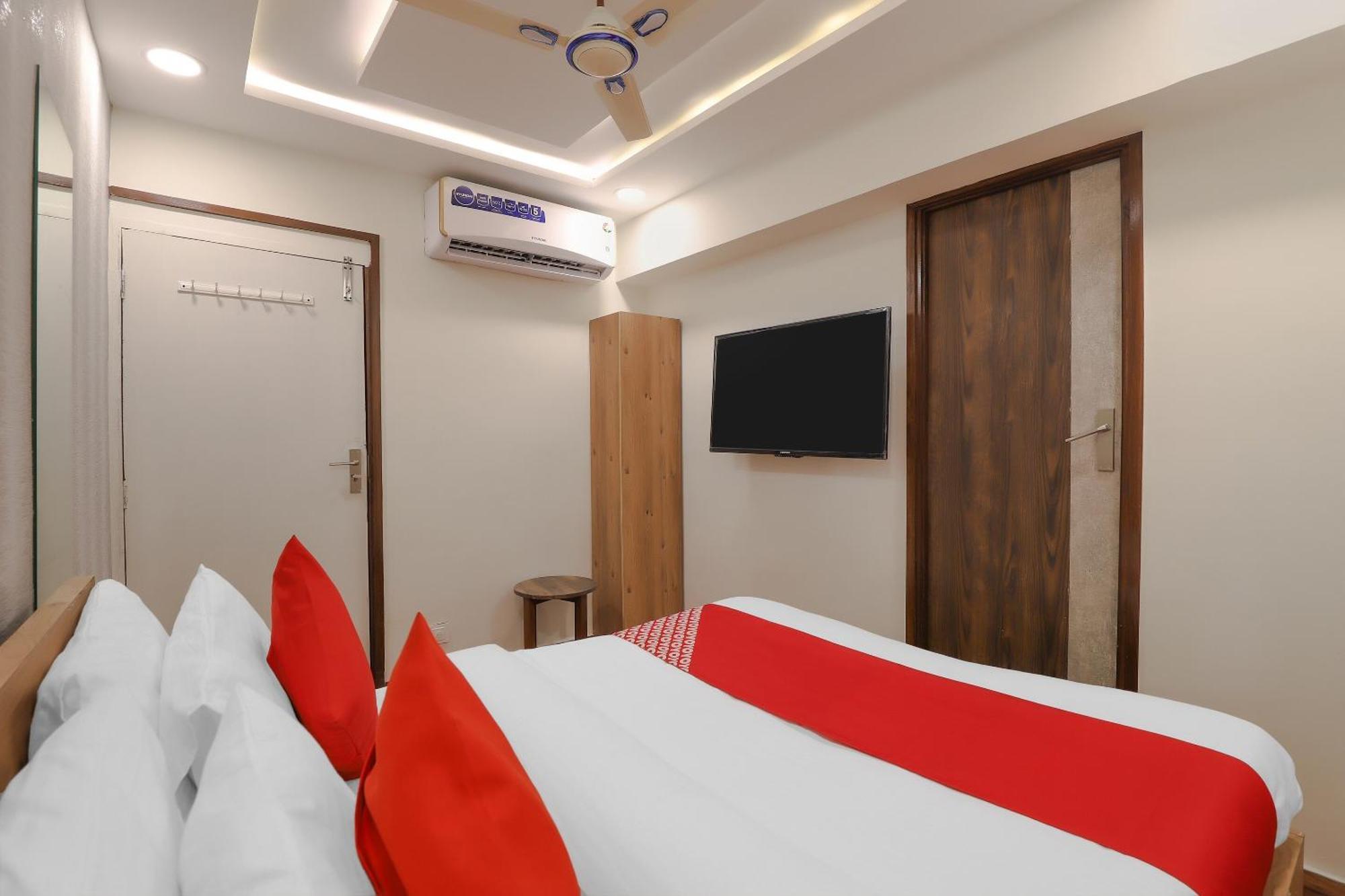 Oyo Hotel Shree Niwas Ahmedabad Exteriör bild
