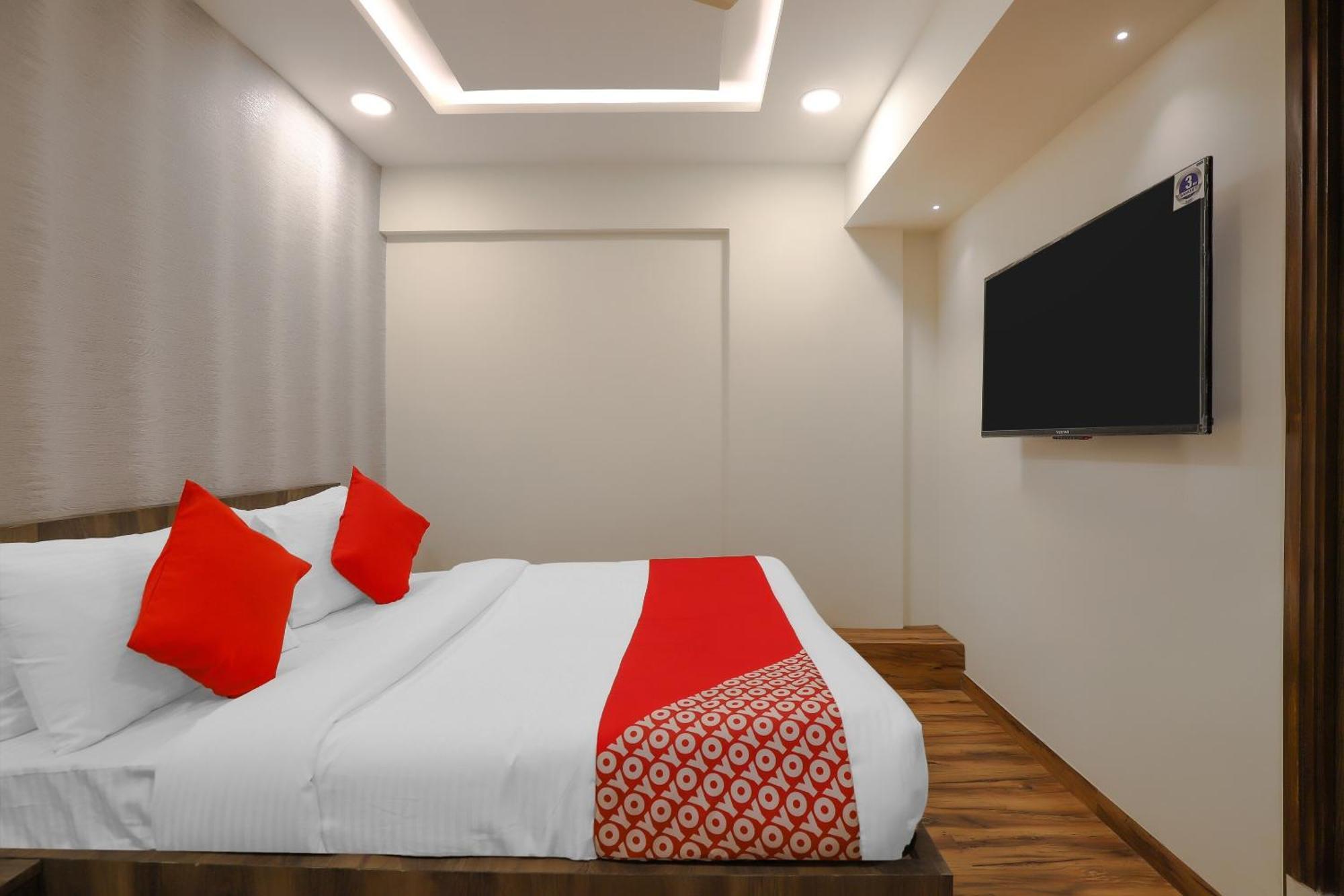 Oyo Hotel Shree Niwas Ahmedabad Exteriör bild