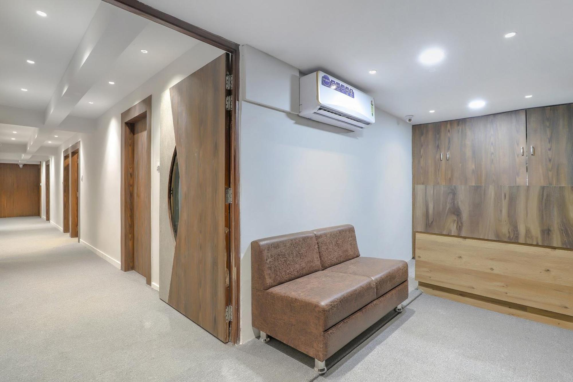 Oyo Hotel Shree Niwas Ahmedabad Exteriör bild