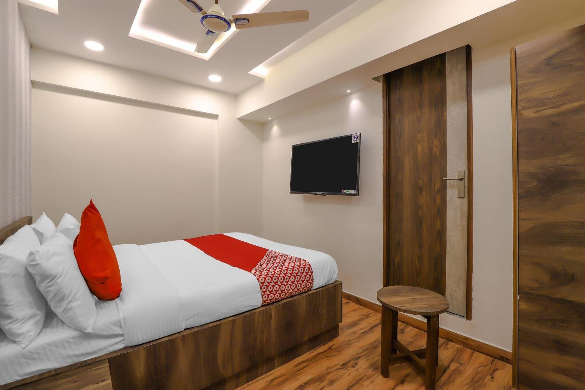 Oyo Hotel Shree Niwas Ahmedabad Exteriör bild