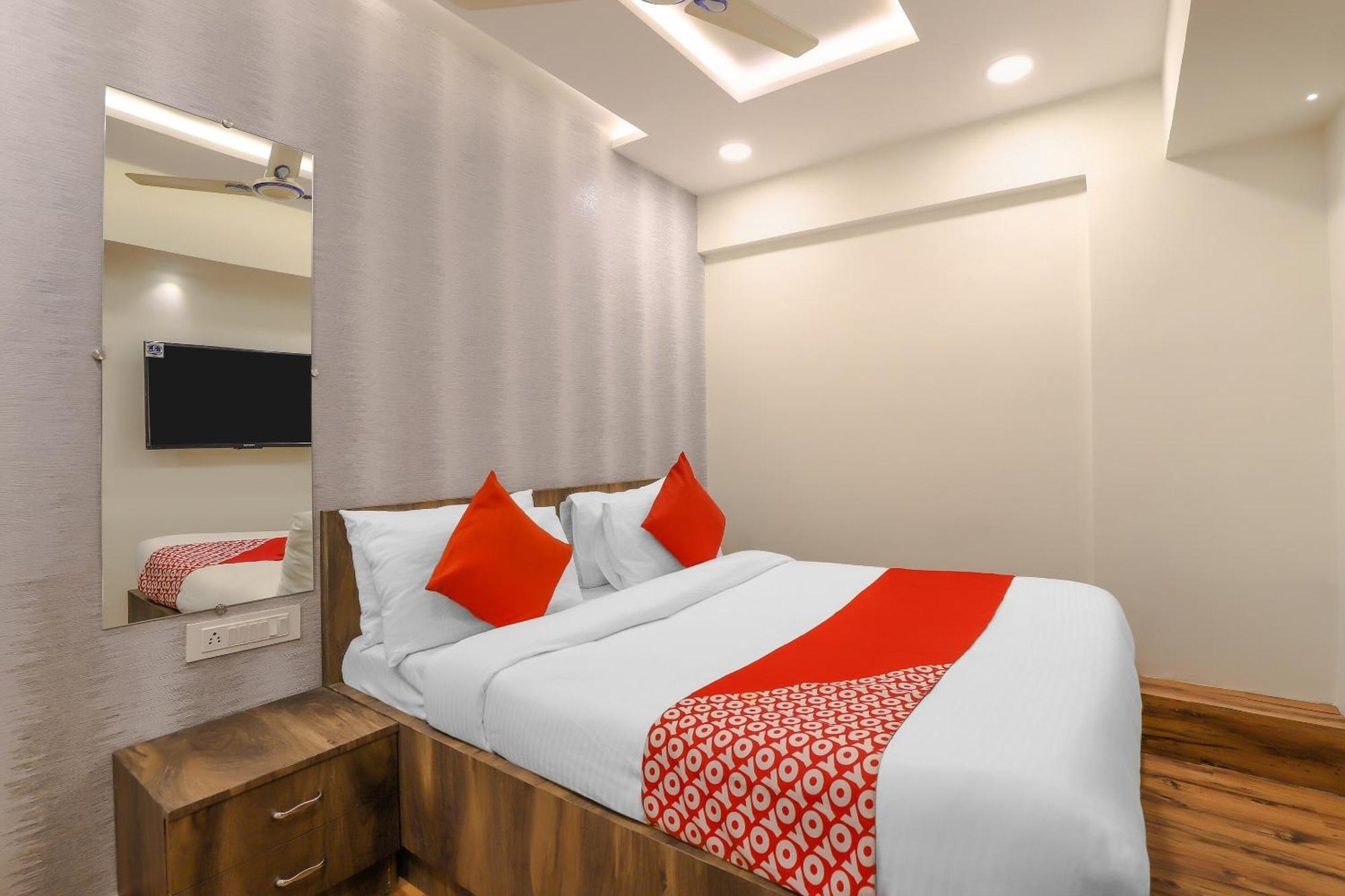 Oyo Hotel Shree Niwas Ahmedabad Exteriör bild