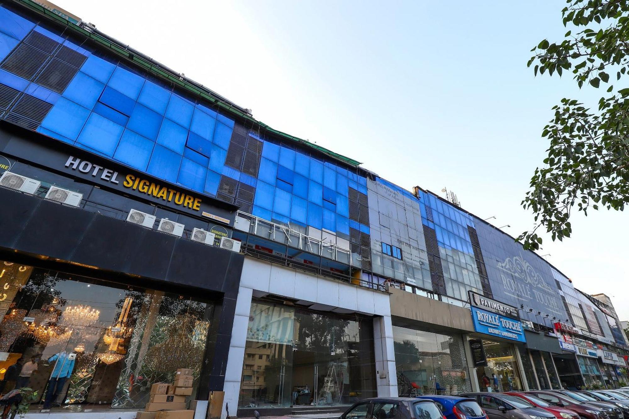Oyo Hotel Shree Niwas Ahmedabad Exteriör bild